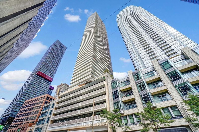 home for lease on 3102-2221 Yonge Street