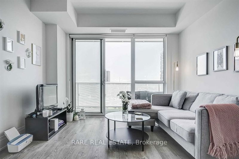 home for lease on 1710-101 Erskine Avenue