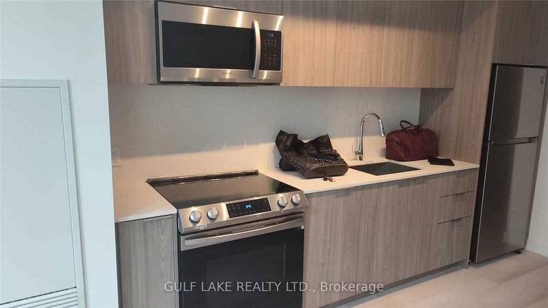 home for lease on 1207-357 King Street W