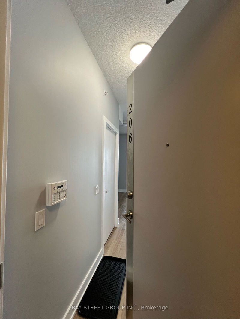 home for lease on 206-128 Fairview Mall Drive