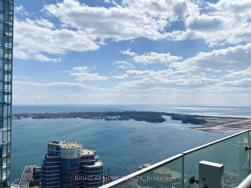 home for lease on 4702-12 York Street