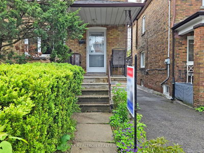 19 Moir Ave, Toronto - Oakwood Village image-0-2