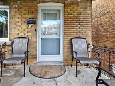 19 Moir Ave, Toronto - Oakwood Village image-0-3