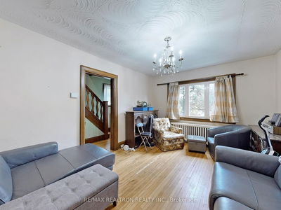 19 Moir Ave, Toronto - Oakwood Village image-0-4