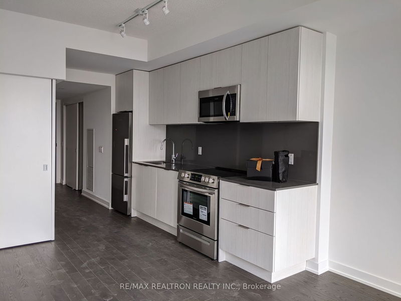 home for lease on 2304-25 Richmond Street E