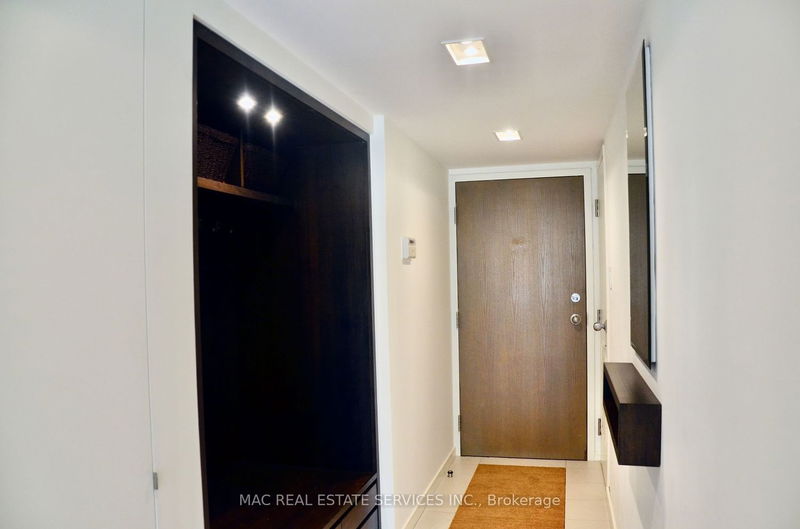 home for sale on 504-1001 Bay Street