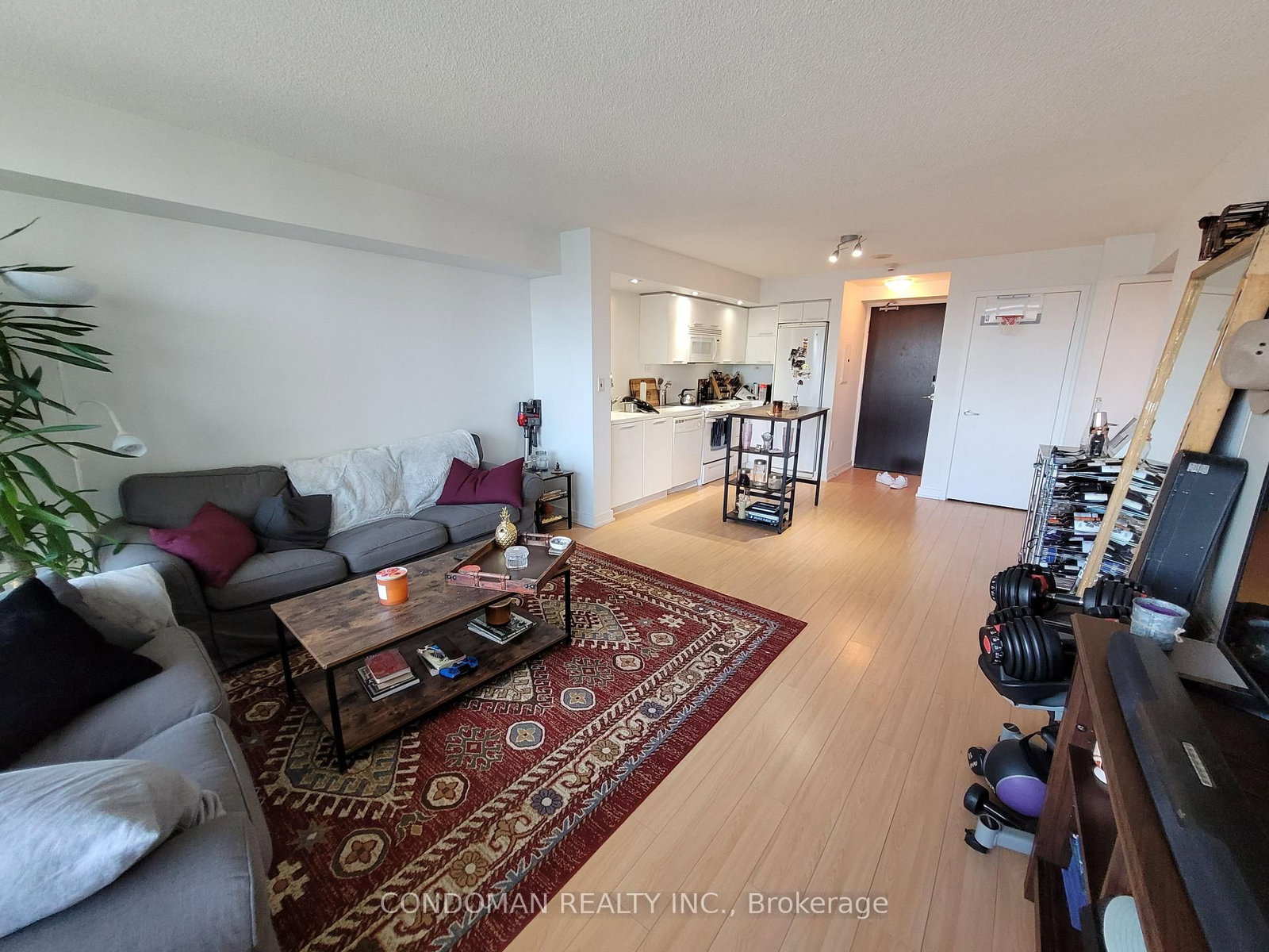 Listing Image 3