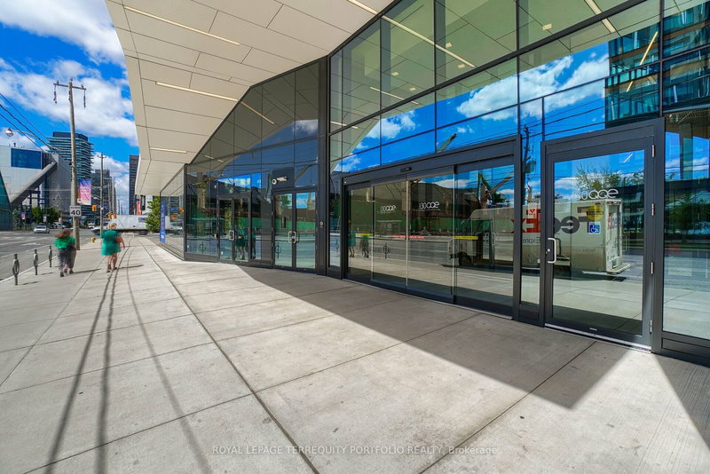 1220 - 130 Queens Quay E, Toronto, M5A 0P6 | Image 3