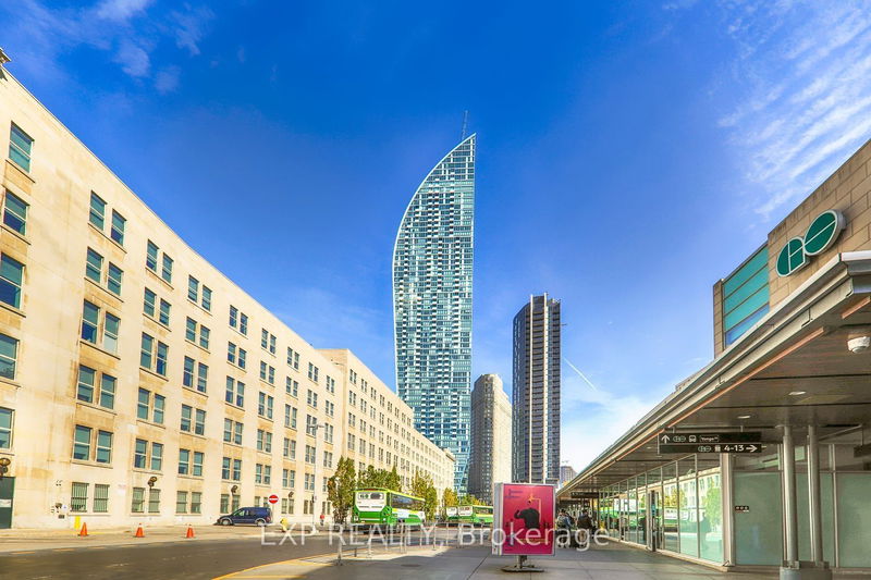 home for lease on 2805-8 The Esplanade
