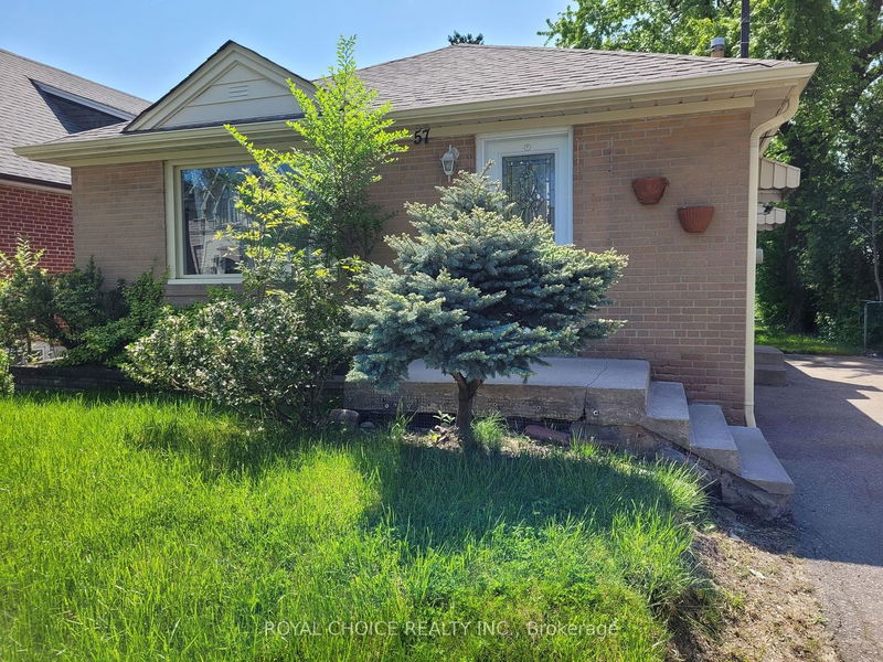 home for lease on 57 Athabaska Avenue