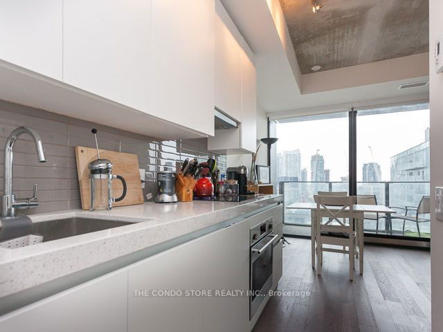 1207 - 629 King Street
