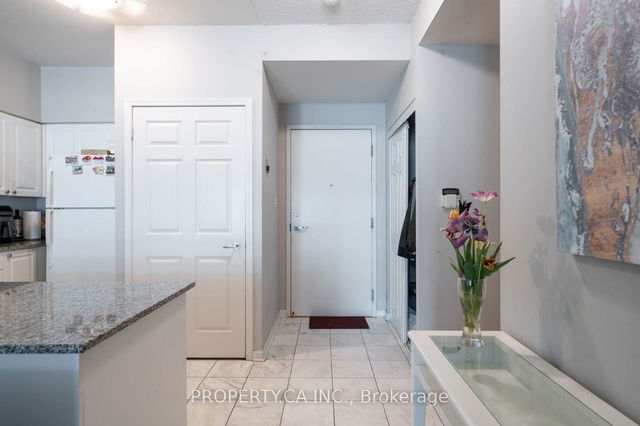 1815 - 230 Queens Quay W