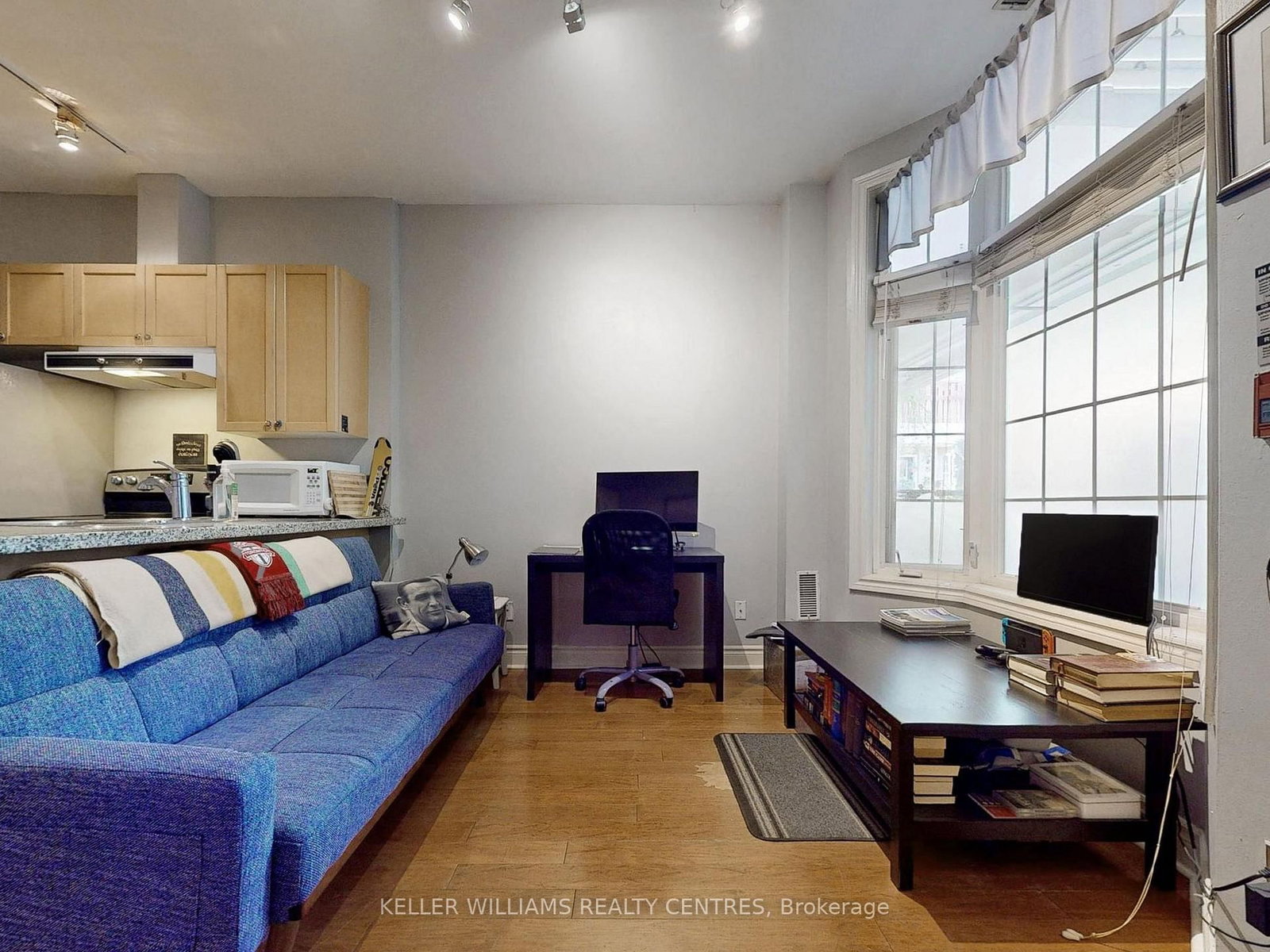 Listing Image 4