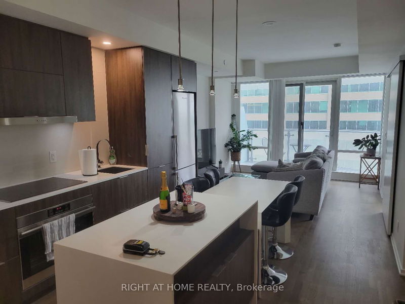 home for lease on 2912-1 Bloor Street E