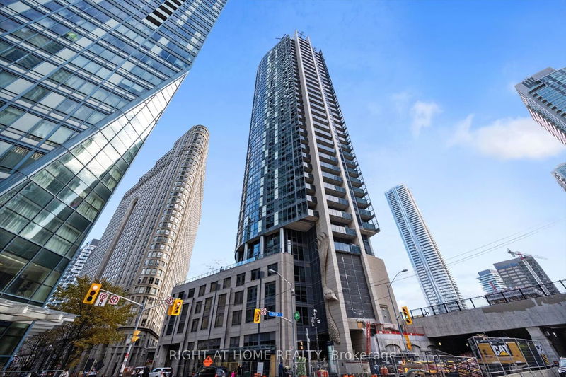 home for lease on 3208-1 The Esplanade Drive