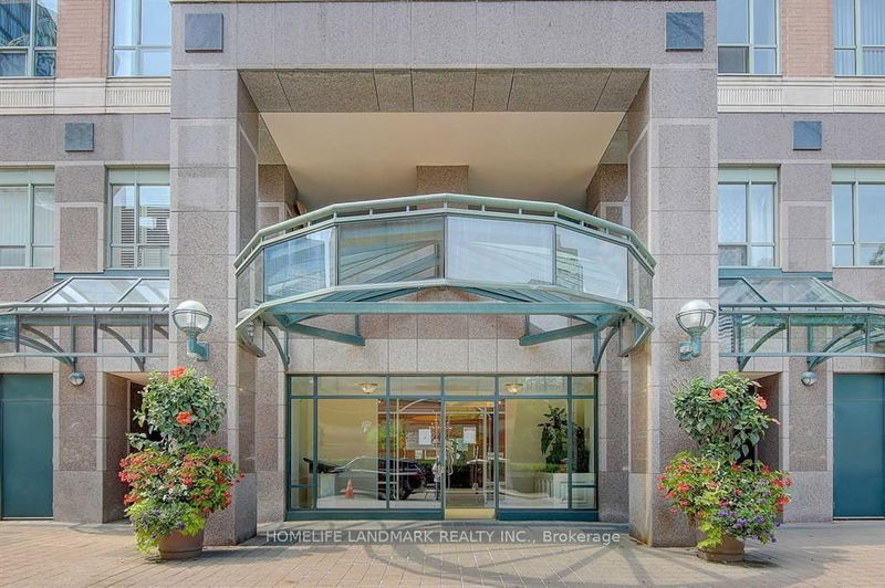 home for lease on 909-887 Bay Street E