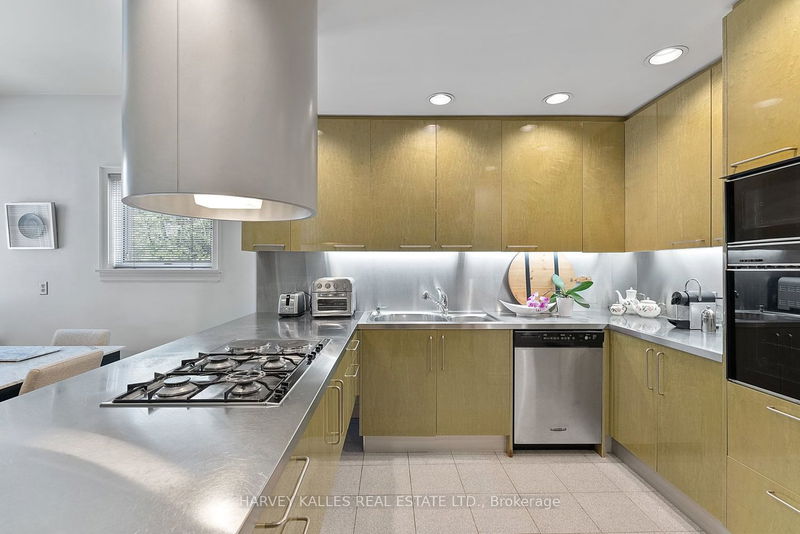 240 Russell Hill Rd  Toronto, M4V 2T2 | Image 12