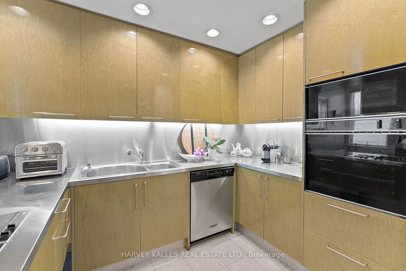 240 Russell Hill Rd  Toronto, M4V 2T2 | Image 13