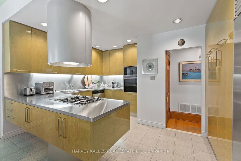 240 Russell Hill Rd  Toronto, M4V 2T2 | Image 14