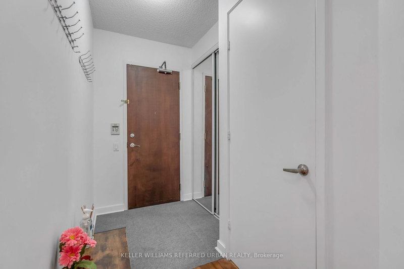 1014 - 85 Bloor St E, Toronto, M4W 3Y1 | Image 2