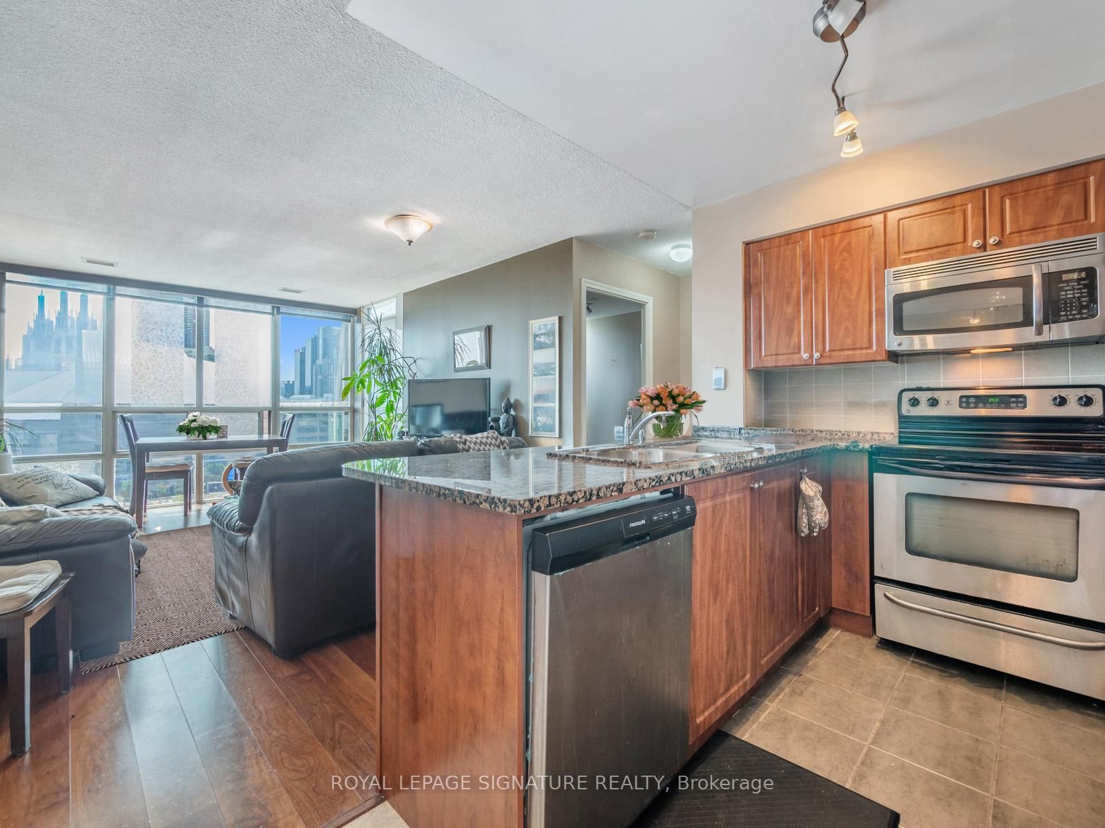 Listing Image 3