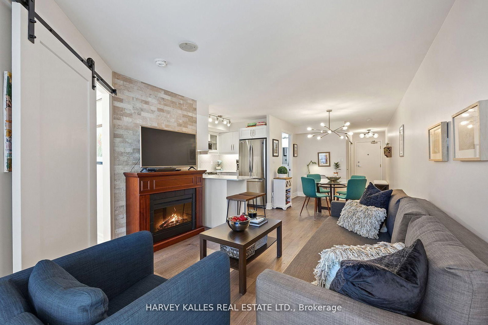 Listing Image 4