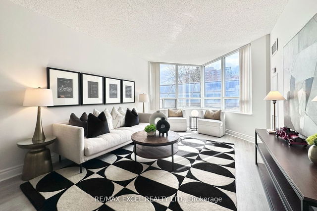 317 - 5 Northtown Way
