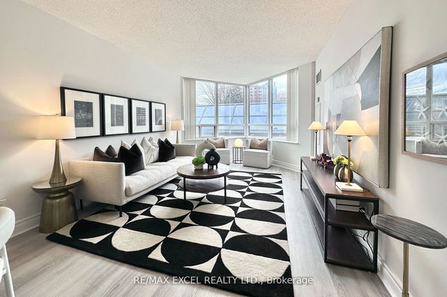 317 - 5 Northtown Way