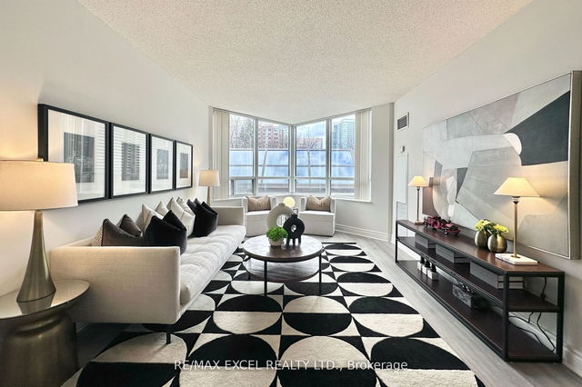 317 - 5 Northtown Way