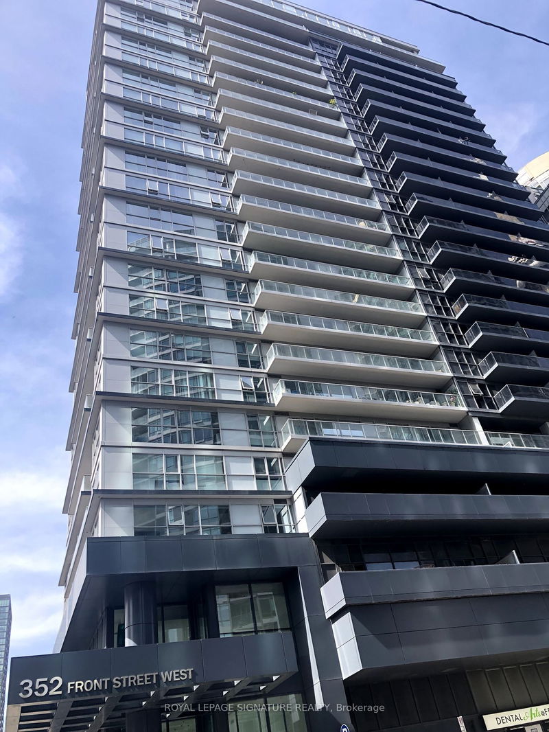 home for lease on Lph01-352 Front Street W