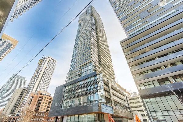 home for lease on 2604-39 Roehampton Avenue