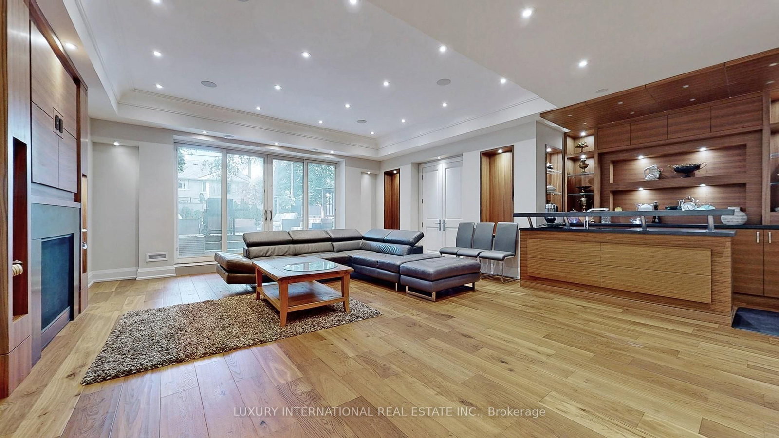 Listing Image 12