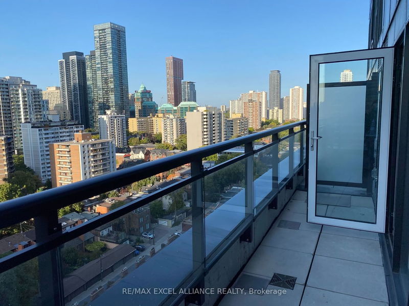 home for lease on 1502-17 Dundonald Street
