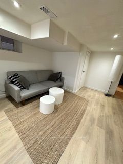 home for lease on Lower-115 Northcliffe Boulevard