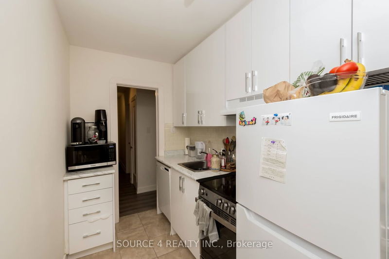 3 Claxton Blvd  Toronto, M6C 1L6 | Image 19