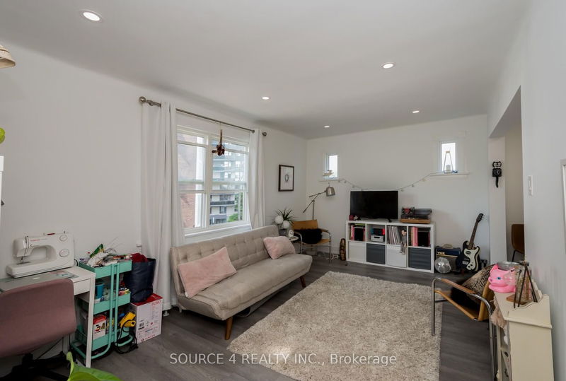 3 Claxton Blvd  Toronto, M6C 1L6 | Image 22