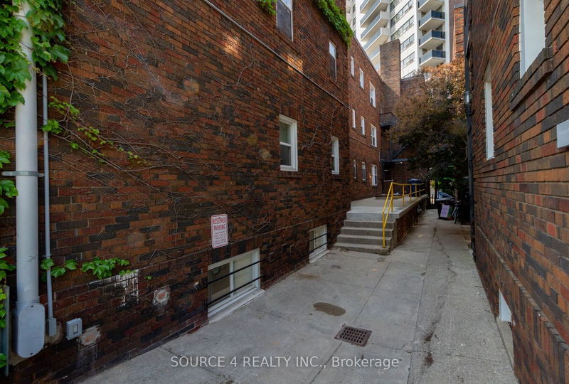 3 Claxton Blvd  Toronto, M6C 1L6 | Image 35