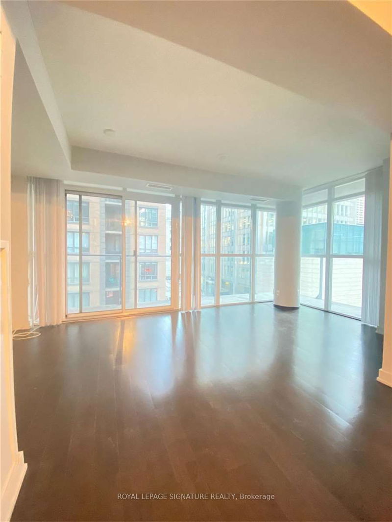 home for lease on 510-126 Simcoe Street