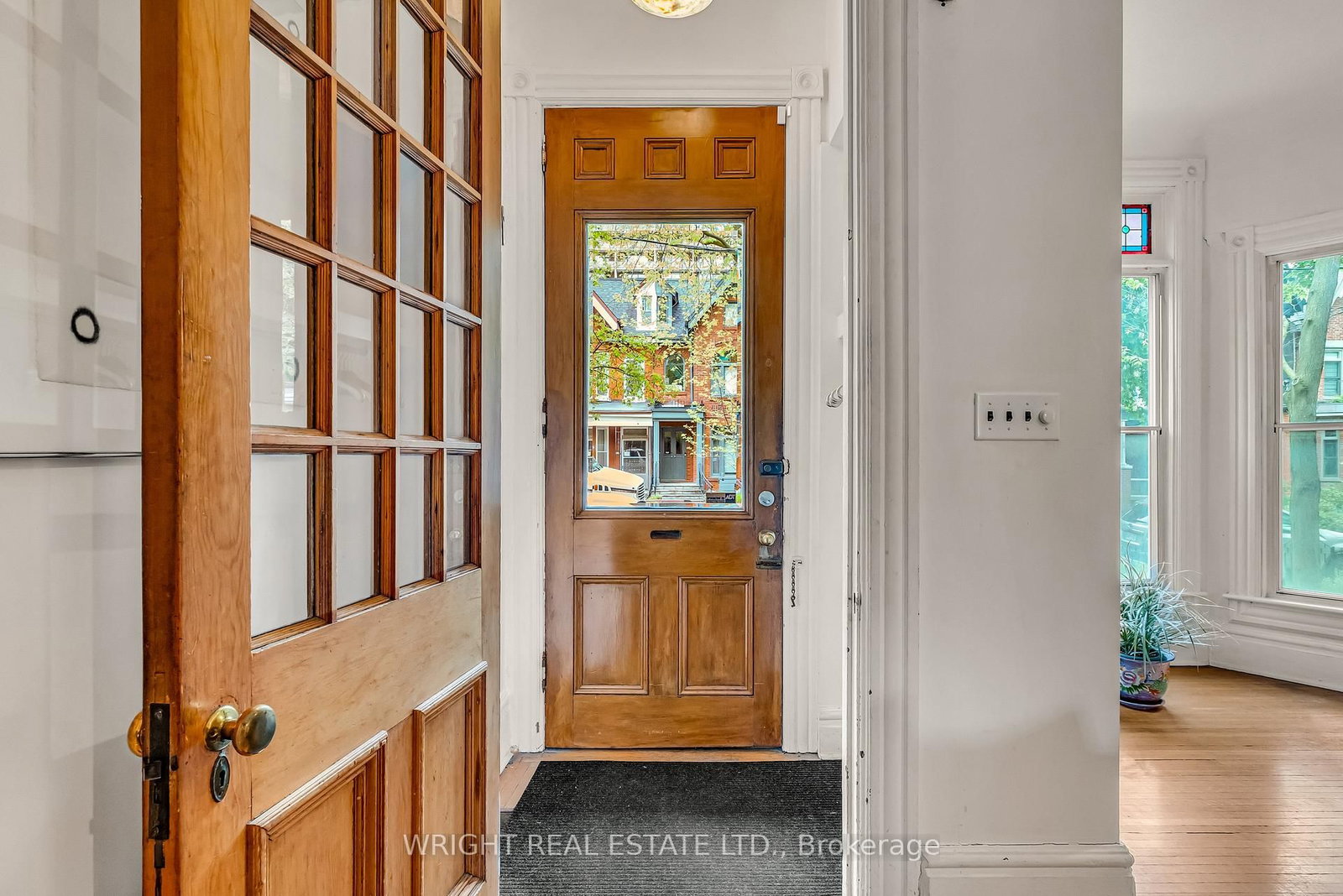 Listing Image 4
