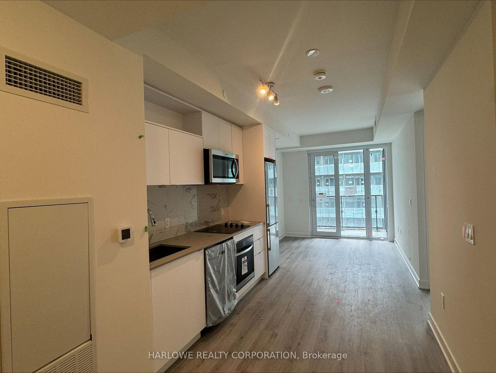 70 Princess Street, Unit 2813 E - Photo 2