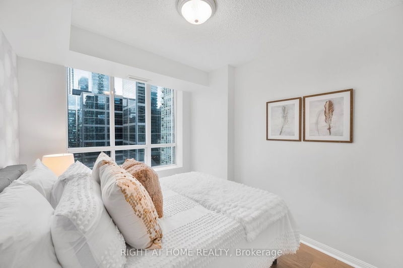  1415 - 140 Simcoe St  Toronto, M5H 4E9 | Image 22