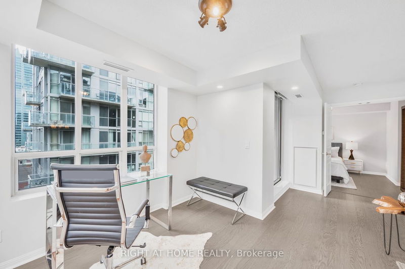  1415 - 140 Simcoe St  Toronto, M5H 4E9 | Image 4