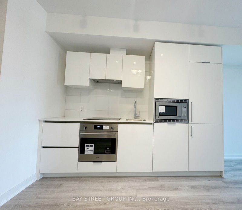 home for lease on 919-238 Simcoe Street W