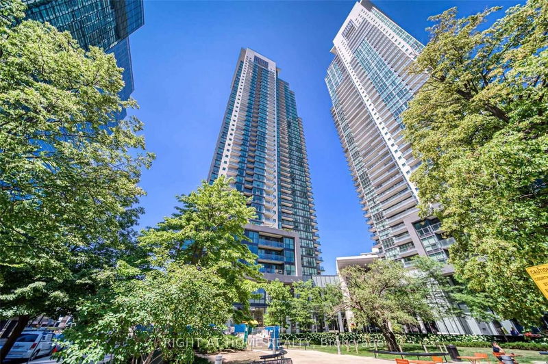 home for lease on 2110-5168 Yonge Street