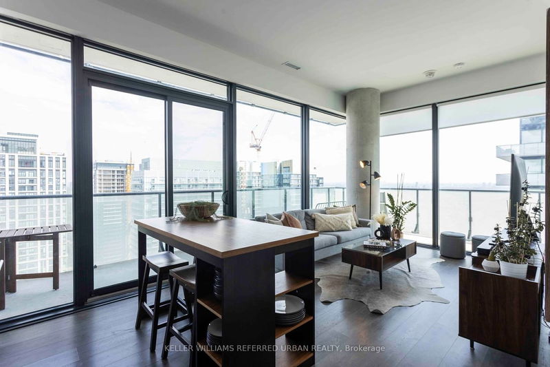 home for sale on 3804-161 Roehampton Avenue
