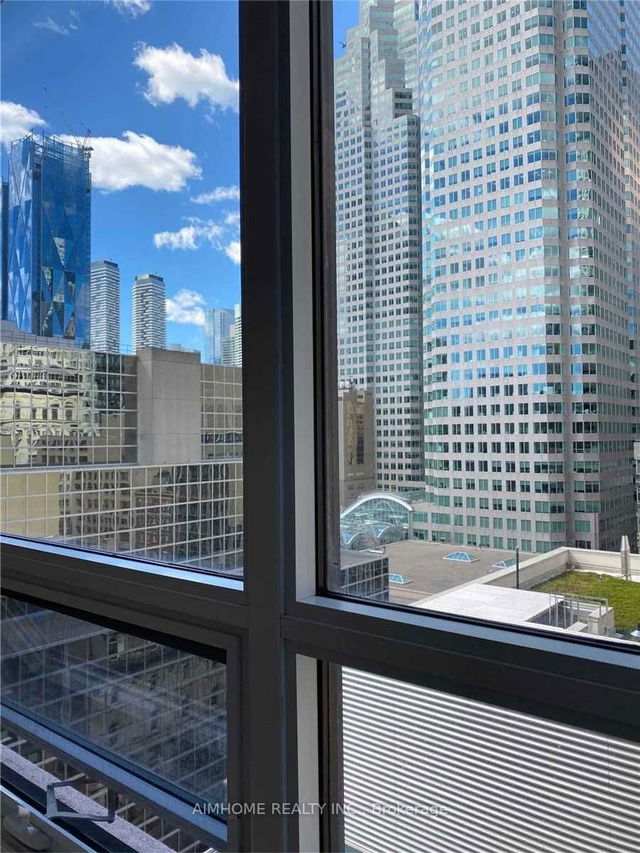 1112 - 88 Scott Street