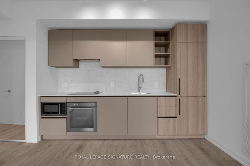 home for lease on 2002-55 Mercer Street