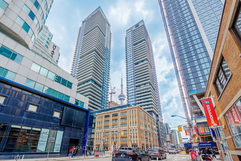 home for lease on 2111-115 Blue Jays Way
