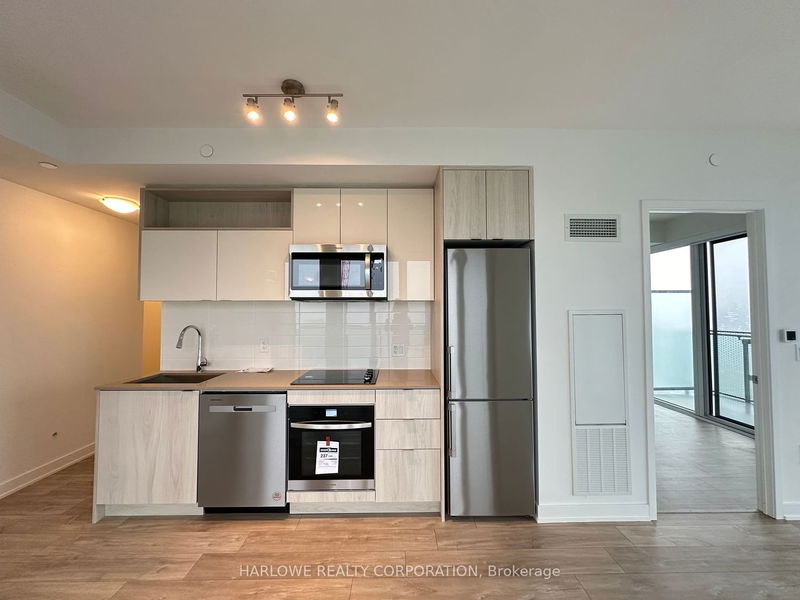 home for lease on 2333 W-135 Lower Sherbourne Street