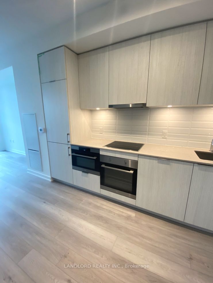 home for lease on 818-158 Front Street E